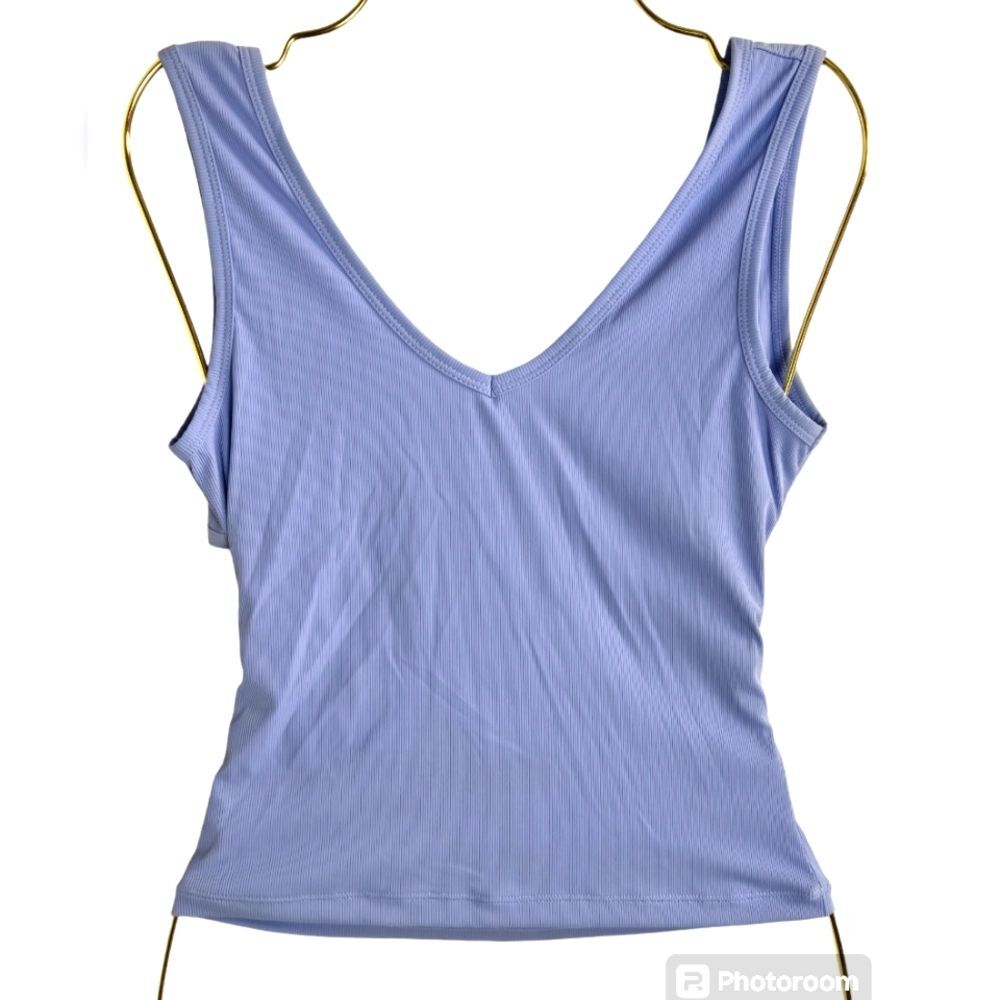 ZYIA Lilac Ribbed V-Neck Crop Tank